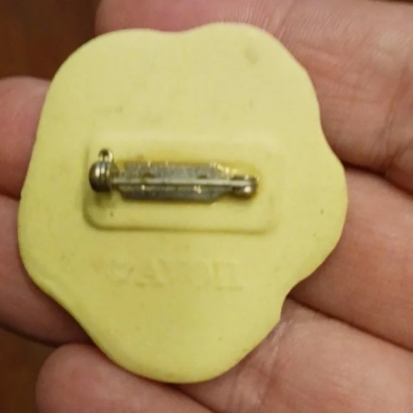 Vintage Avon Pansy Flower Brooch Pin Porcelain Yellow - Picture 3 of 6